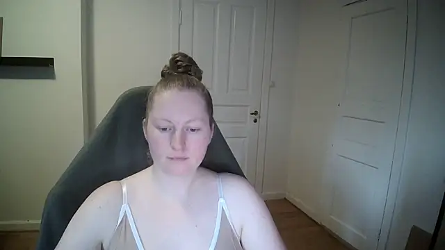 Snapshot of Girlnina-1995 chatting on February 5, 1:44 pm Girlnina-1995 online show from February 5, 1:44 pm