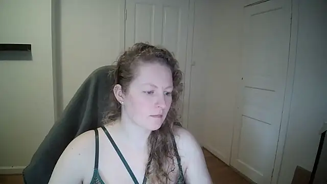 Snapshot of Girlnina-1995 chatting on February 7, 10:19 am Girlnina-1995 online show from February 7, 10:19 am