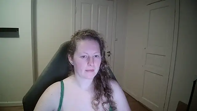 Snapshot of Girlnina-1995 chatting on February 10, 9:04 pm Girlnina-1995 online show from February 10, 9:04 pm