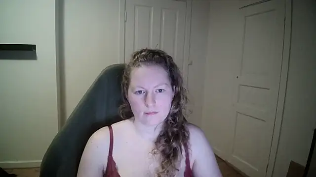 Snapshot of Girlnina-1995 chatting on February 17, 9:08 pm Girlnina-1995 online show from February 17, 9:08 pm