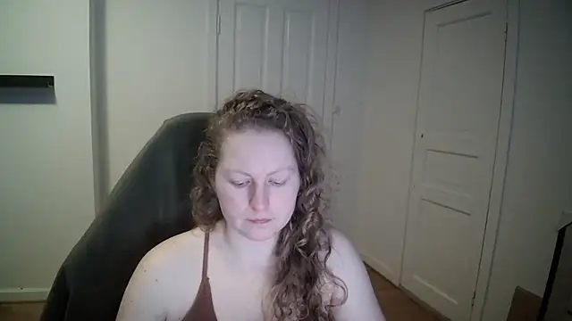 Snapshot of Girlnina-1995 chatting on February 19, 11:49 am Girlnina-1995 online show from February 19, 11:49 am