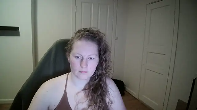 Snapshot of Girlnina-1995 chatting on February 19, 9:25 pm Girlnina-1995 online show from February 19, 9:25 pm