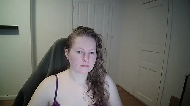 Snapshot of Girlnina-1995 chatting on February 20, 10:59 am Girlnina-1995 online show from February 20, 10:59 am