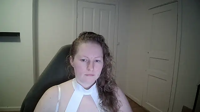 Snapshot of Girlnina-1995 chatting on February 21, 11:22 am Girlnina-1995 online show from February 21, 11:22 am
