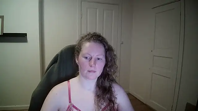 Snapshot of Girlnina-1995 chatting on February 24, 5:09 pm Girlnina-1995 online show from February 24, 5:09 pm