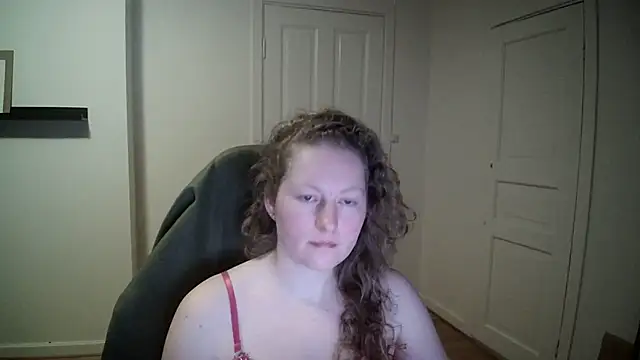 Snapshot of Girlnina-1995 chatting on February 24, 9:41 pm Girlnina-1995 online show from February 24, 9:41 pm