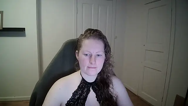 Snapshot of Girlnina-1995 chatting on February 25, 9:42 am Girlnina-1995 online show from February 25, 9:42 am