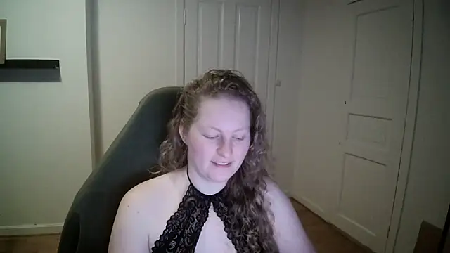 Snapshot of Girlnina-1995 chatting on February 25, 4:00 pm Girlnina-1995 online show from February 25, 4:00 pm
