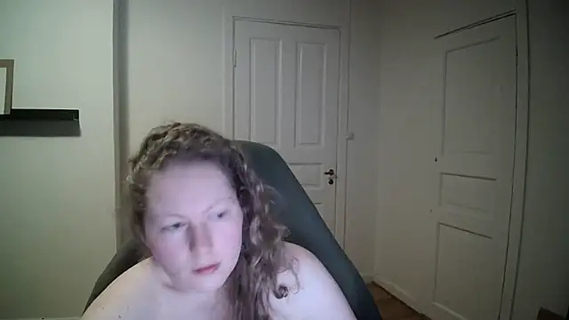 Snapshot of Girlnina-1995 chatting on February 26, 5:42 am Girlnina-1995 online show from February 26, 5:42 am