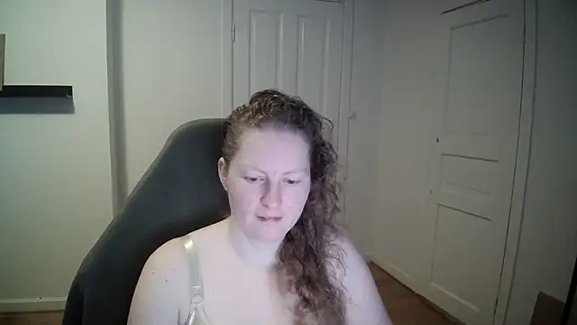 Snapshot of Girlnina-1995 chatting on February 28, 9:04 am Girlnina-1995 online show from February 28, 9:04 am