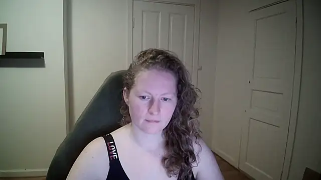 Snapshot of Girlnina-1995 chatting on March 4, 9:11 pm Girlnina-1995 online show from March 4, 9:11 pm