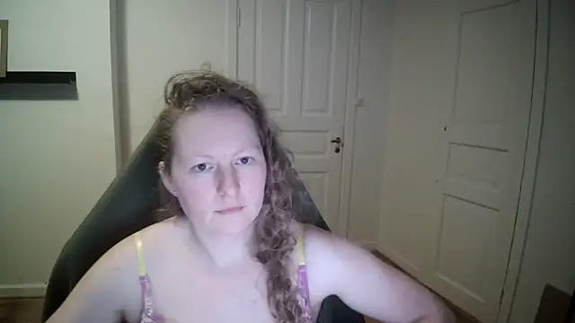 Snapshot of Girlnina-1995 chatting on March 5, 1:50 pm Girlnina-1995 online show from March 5, 1:50 pm