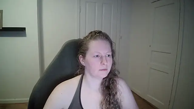 Snapshot of Girlnina-1995 chatting on March 17, 11:42 am Girlnina-1995 online show from March 17, 11:42 am