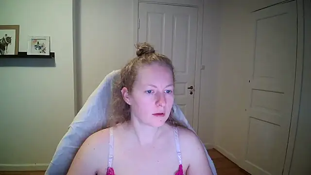 Girlnina-1995 online show from October 13, 7:08 am