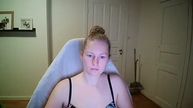 Girlnina-1995 online show from October 16, 7:48 pm