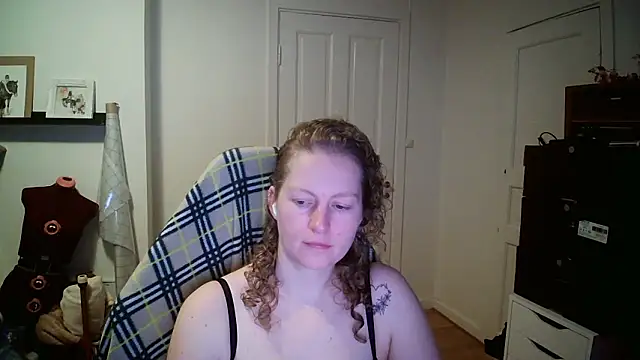 Girlnina-1995 online show from January 13, 8:41 am