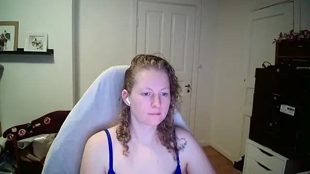 Snapshot of Girlnina-1995 chatting on February 11, 9:58 am Girlnina-1995 online show from February 11, 9:58 am