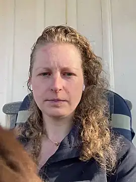 Snapshot of Girlnina-1995 chatting on March 6, 11:06 am Girlnina-1995 online show from March 6, 11:06 am