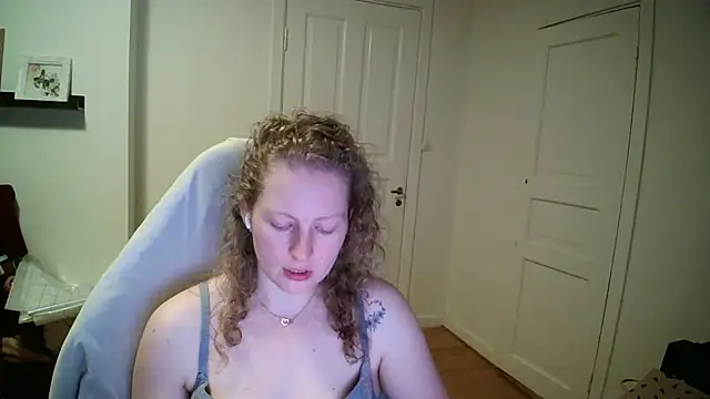 Snapshot of Girlnina-1995 chatting on March 11, 9:54 pm Girlnina-1995 online show from March 11, 9:54 pm