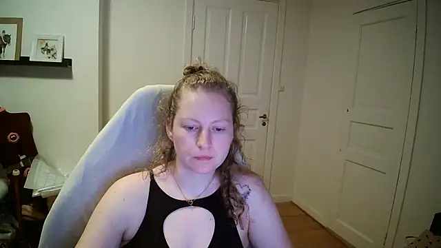 Snapshot of Girlnina-1995 chatting on March 17, 7:50 pm Girlnina-1995 online show from March 17, 7:50 pm