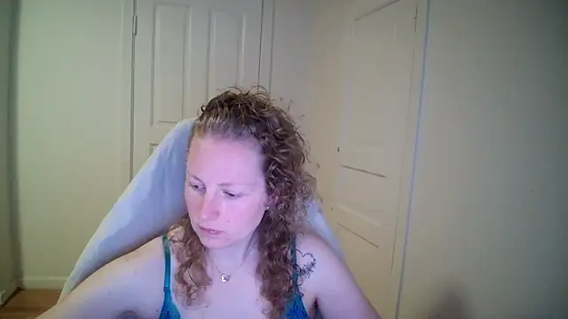 Snapshot of Girlnina-1995 chatting on March 23, 8:29 am Girlnina-1995 online show from March 23, 8:29 am