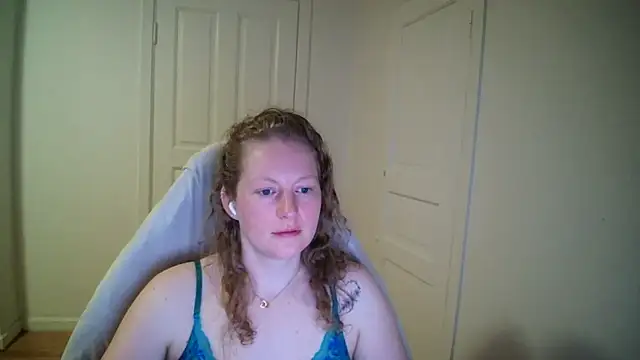 Snapshot of Girlnina-1995 chatting on March 23, 9:08 pm Girlnina-1995 online show from March 23, 9:08 pm