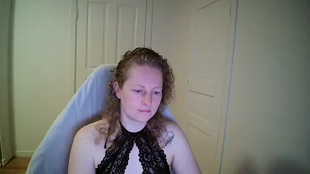 Snapshot of Girlnina-1995 chatting on March 25, 8:20 am Girlnina-1995 online show from March 25, 8:20 am