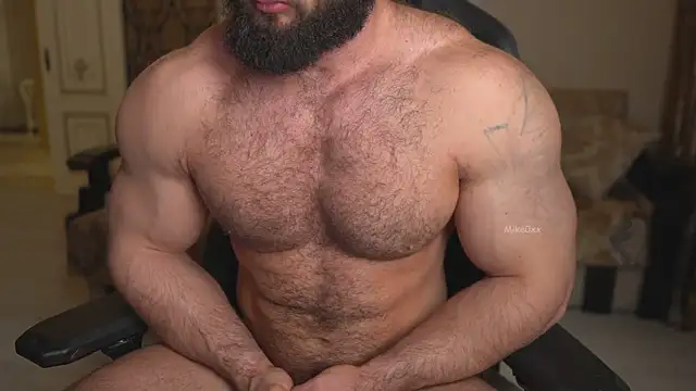 Snapshot of mike0xx chatting on October 31, 9:32 am mike0xx online show from October 31, 9:32 am