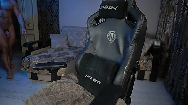 Snapshot of mike0xx chatting on November 28, 1:14 pm mike0xx online show from November 28, 1:14 pm