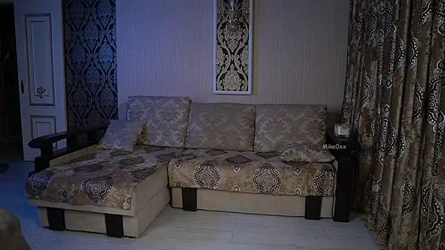 Snapshot of mike0xx chatting on December 3, 4:42 am mike0xx online show from December 3, 4:42 am