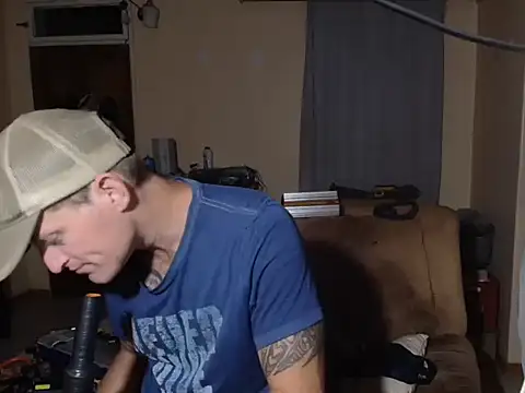 Snapshot of the-billy-blue chatting on August 3, 3:38 am the-billy-blue online show from August 3, 3:38 am
