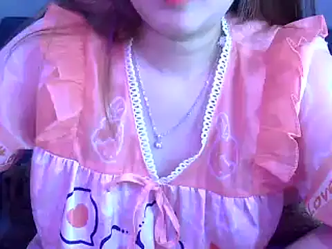 Snapshot of Bee_2k chatting on December 25, 5:05 am Bee 2k online show from December 25, 5:05 am