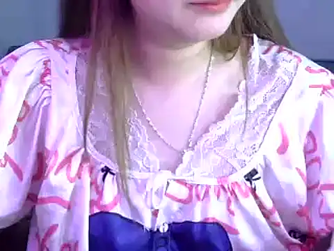 Snapshot of Bee_2k chatting on January 9, 5:13 am Bee 2k online show from January 9, 5:13 am