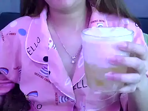 Snapshot of Bee_2k chatting on January 12, 5:13 am Bee 2k online show from January 12, 5:13 am