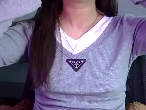 Snapshot of Bee_2k chatting on January 13, 5:23 am Bee 2k online show from January 13, 5:23 am