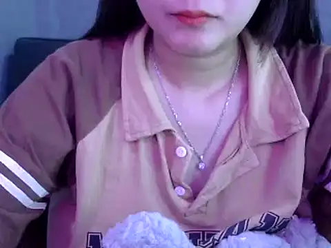 Snapshot of Bee_2k chatting on January 17, 5:11 am Bee 2k online show from January 17, 5:11 am