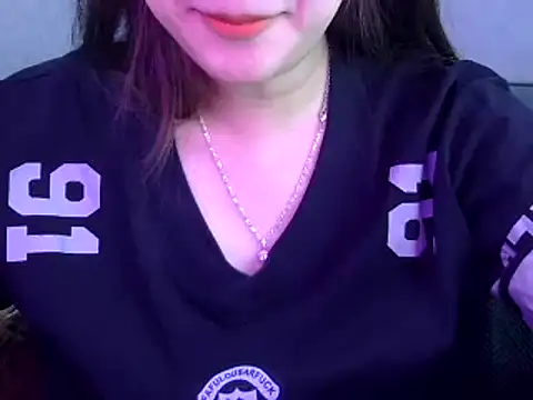 Snapshot of Bee_2k chatting on February 4, 4:59 am Bee 2k online show from February 4, 4:59 am