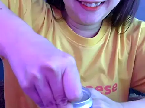 Snapshot of Bee_2k chatting on February 14, 5:19 am Bee 2k online show from February 14, 5:19 am