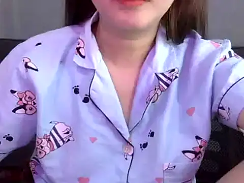 Snapshot of Bee_2k chatting on February 15, 4:36 am Bee 2k online show from February 15, 4:36 am