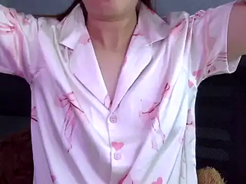 Snapshot of Bee_2k chatting on February 17, 4:42 am Bee 2k online show from February 17, 4:42 am