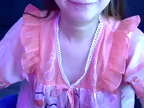 Snapshot of Bee_2k chatting on September 13, 4:45 am Bee 2k online show from September 13, 4:45 am