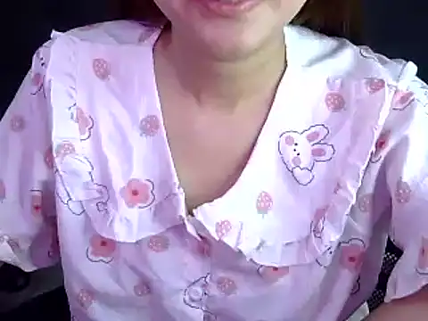 Snapshot of Bee_2k chatting on September 17, 4:47 am Bee 2k online show from September 17, 4:47 am