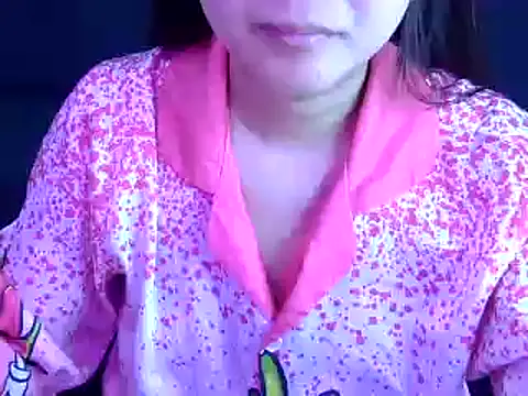 Snapshot of Bee_2k chatting on September 30, 4:50 am Bee 2k online show from September 30, 4:50 am