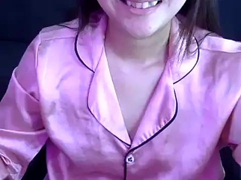 Snapshot of Bee_2k chatting on October 3, 4:31 am Bee 2k online show from October 3, 4:31 am