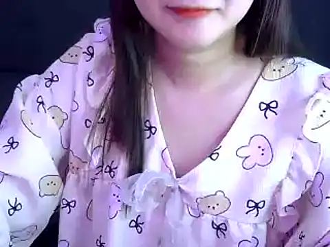 Snapshot of Bee_2k chatting on October 5, 4:22 am Bee 2k online show from October 5, 4:22 am