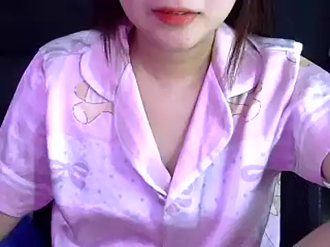 Snapshot of Bee_2k chatting on October 6, 4:32 am Bee 2k online show from October 6, 4:32 am