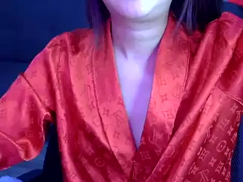 Snapshot of Bee_2k chatting on October 7, 4:31 am Bee 2k online show from October 7, 4:31 am