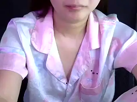 Snapshot of Bee_2k chatting on October 16, 4:46 am Bee 2k online show from October 16, 4:46 am