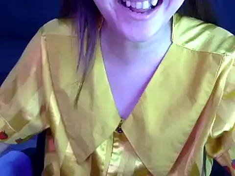 Snapshot of Bee_2k chatting on October 25, 4:42 am Bee 2k online show from October 25, 4:42 am