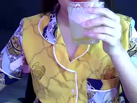 Snapshot of Bee_2k chatting on November 4, 4:44 am Bee 2k online show from November 4, 4:44 am